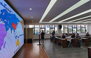 集萃（昆山）产业升级推进中心携电子科技大学专家赴J9.COM光电发展产学研对接